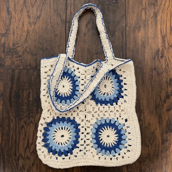 handmade crochet tote bag - Picture 2 of 2